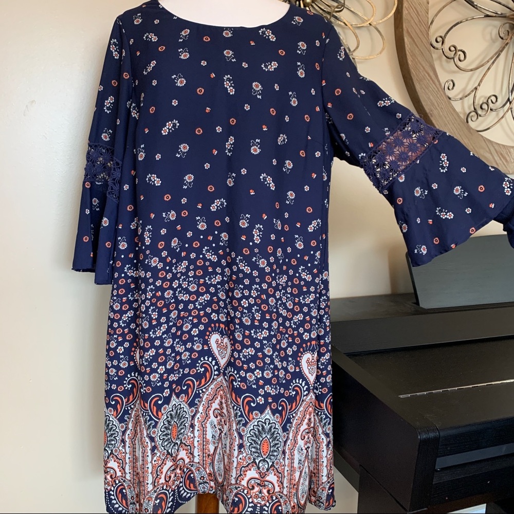 LUXOLOGY Size 16 Bell Sleeve Blue Floral Dress with Sleeve & Lave Detail